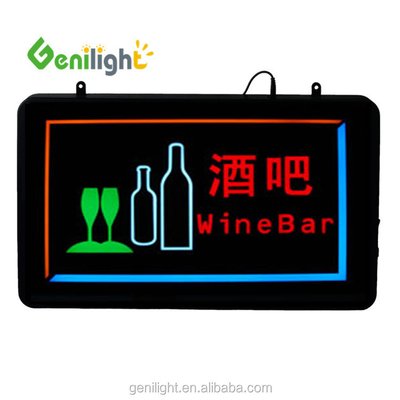 LED-Streifen beleuchten eine attraktive Weinbar mit dynamisch animierten Kunden und ABS-Schild